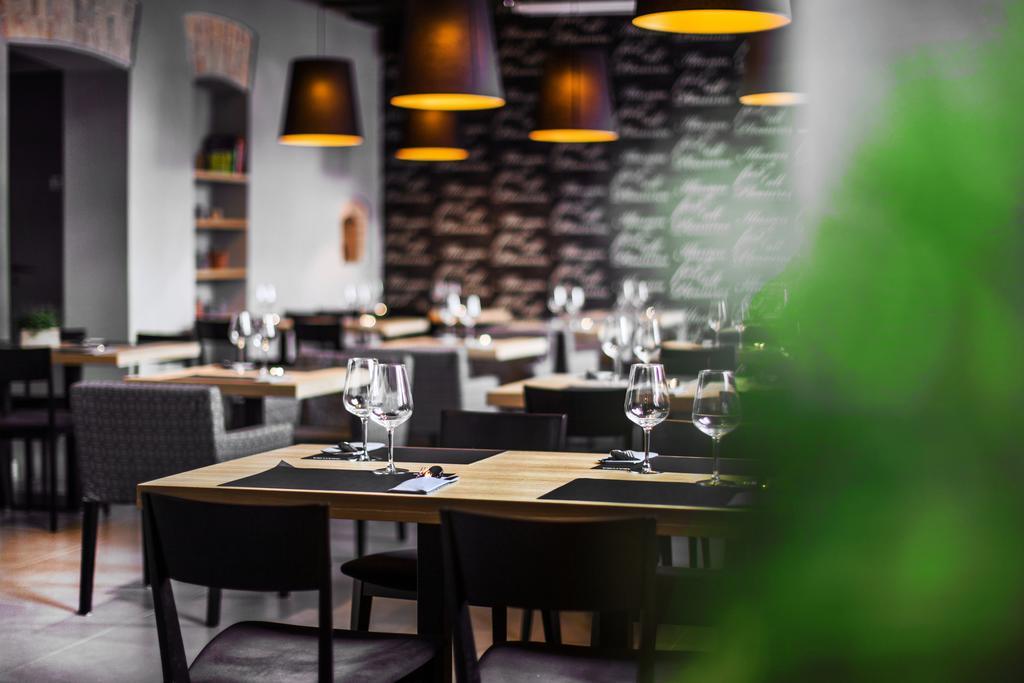 Qbatura Cafe & Hotel Ciechanów Exteriör bild