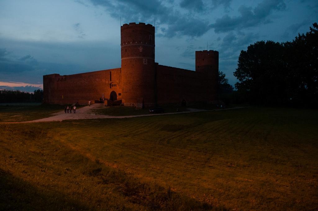 Qbatura Cafe & Hotel Ciechanów Exteriör bild