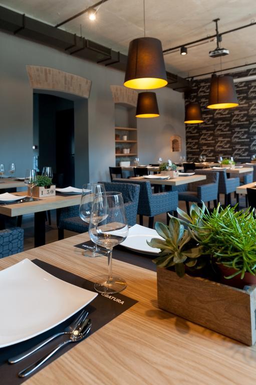 Qbatura Cafe & Hotel Ciechanów Exteriör bild